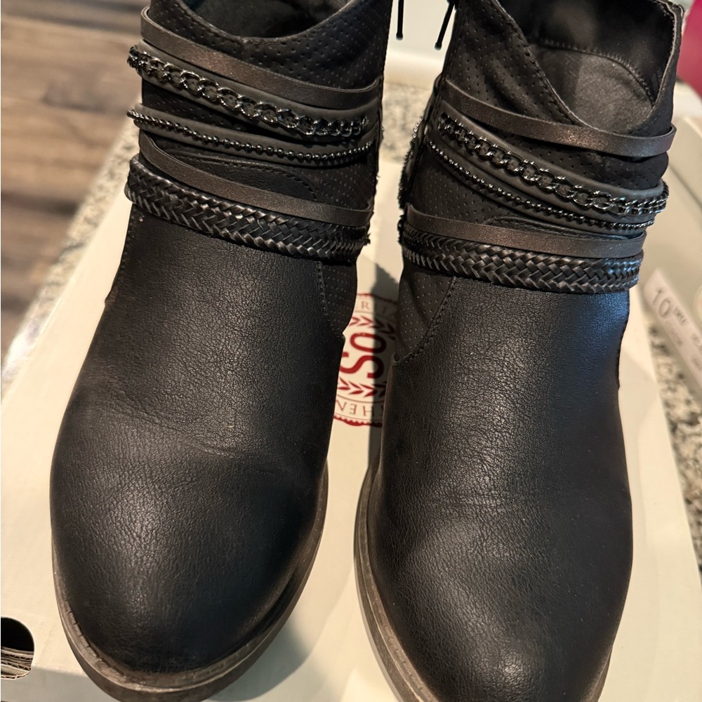 SO Black Ankle Boots with Braided Straps
